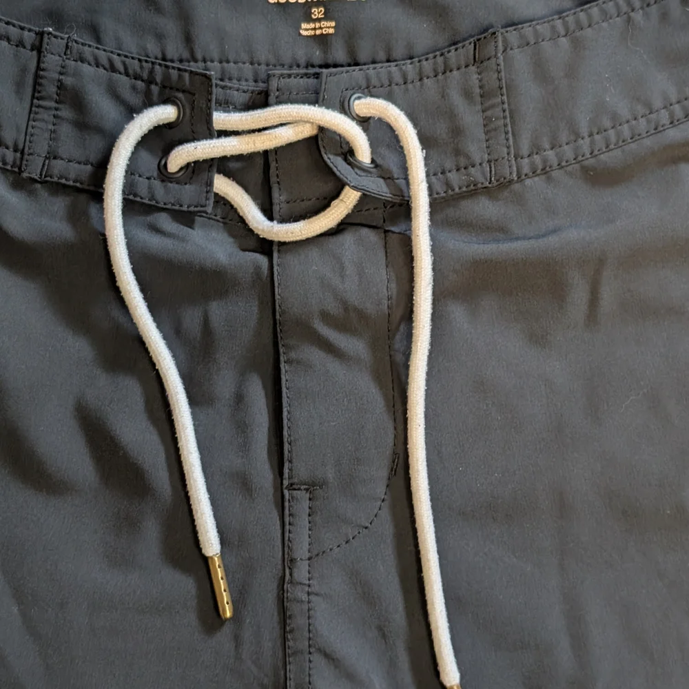 Goodfellow & Co. Black Cargo Swim Shorts with White Drawstring Size 32
